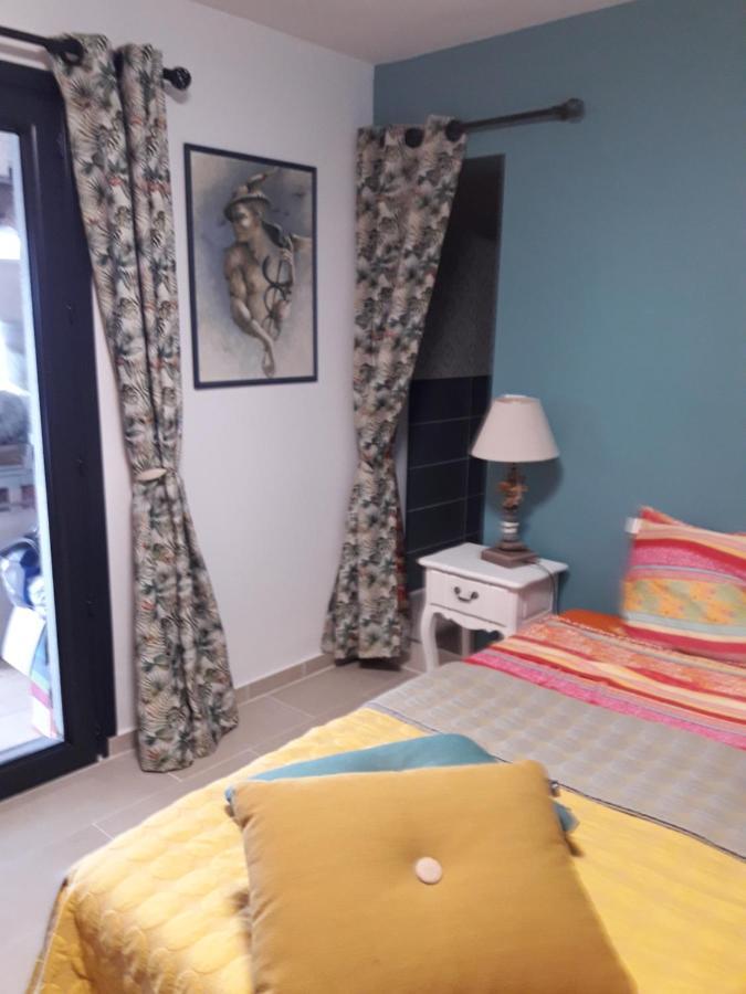 Le Mas Dei Rigaou Bed and Breakfast Tourtour Esterno foto