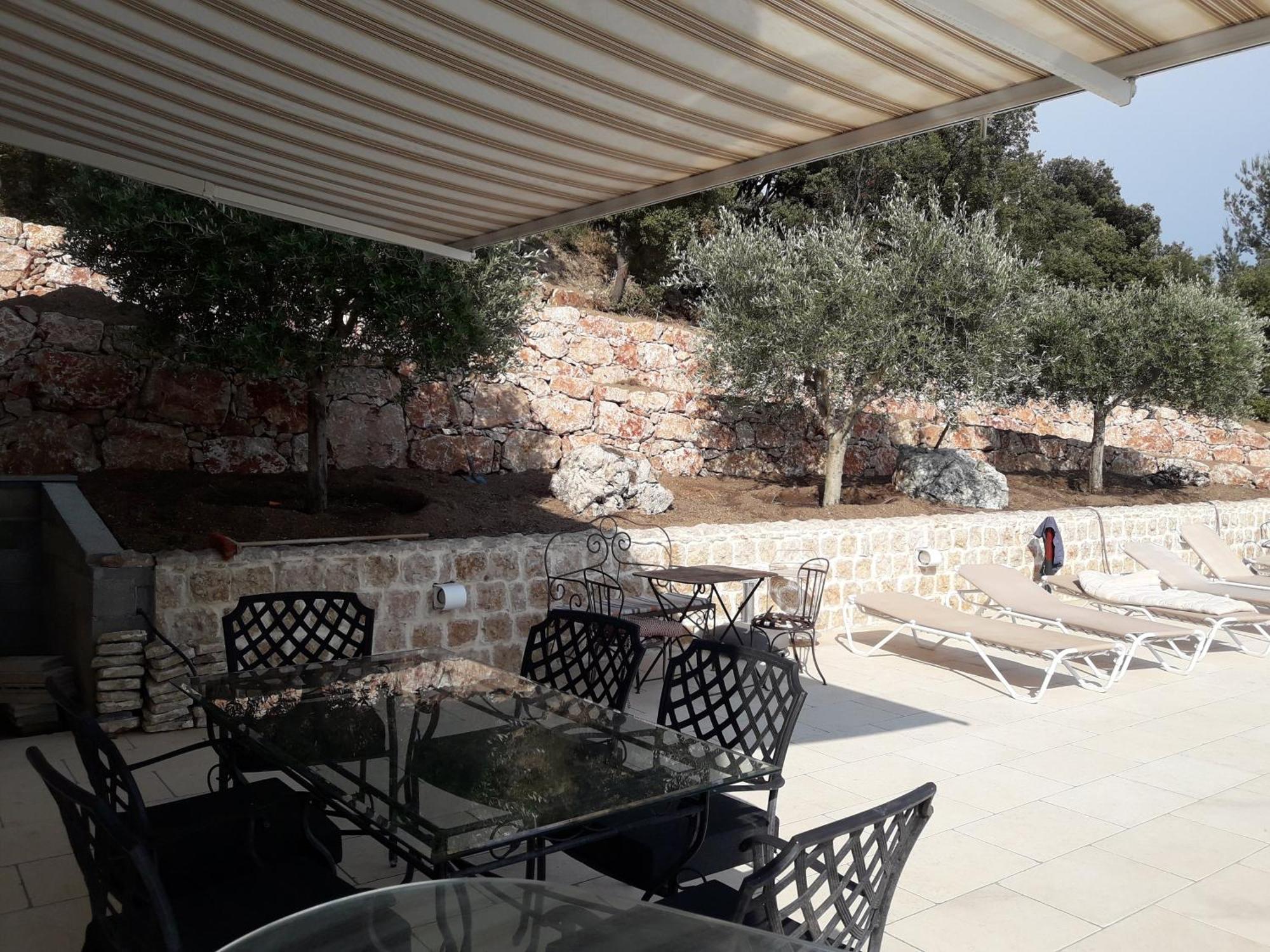 Le Mas Dei Rigaou Bed and Breakfast Tourtour Esterno foto